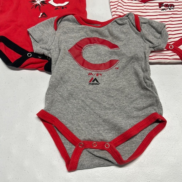 3x Boys CINCINNATI REDS Onesies sz 3-6M - Picture 4 of 5